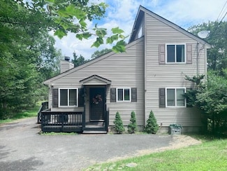 2133 Wild Laurel Dr, Long Pond, PA 18334