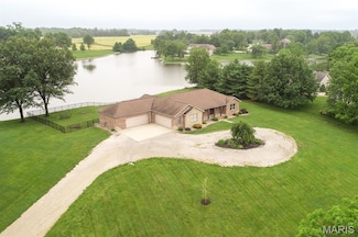 92 Rinderer Rd, Trenton, IL 62293