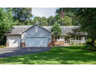 29403 Hillcrest Dr, Stacy, MN 55079