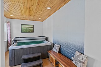 185 Tidewater Dr, Warwick, RI 02889