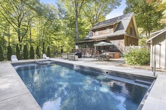 13823 Suns End, Sawyer, MI 49125