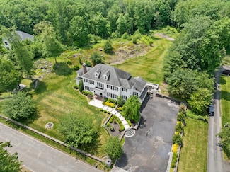 3 Autumn Ridge Rd, Newtown, CT 06470