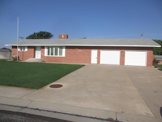 407 Cherry Ave, Oakley, KS 67748