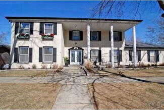 6849 N Sauganash Ave, Chicago, IL 60646