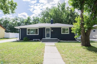 2302 10th St N, Fargo, ND 58102
