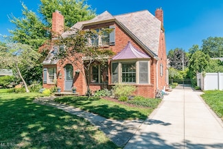 2335 Miramar Blvd, University Heights, OH 44118