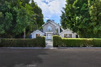 11722 Hartsook St, Valley Village, CA 91607