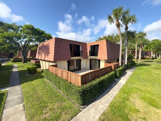 306 Buttonwood Ln, Boynton Beach, FL 33436