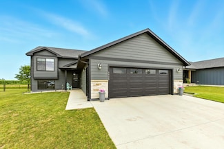 2428 Dean Ct, Brookings, SD 57006