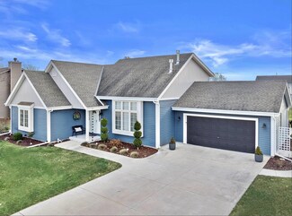 2115 W Heaven View Ln, Oak Creek, WI 53154