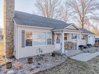 1201 N Franklin St, Salem, IL 62881