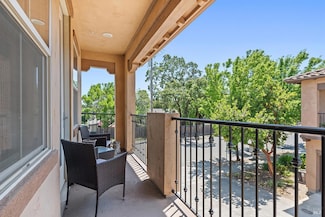 180 Healdsburg Ave Unit B, Cloverdale, CA 95425