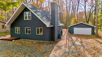 206 Redwine Dr, Houghton Lake, MI 48629