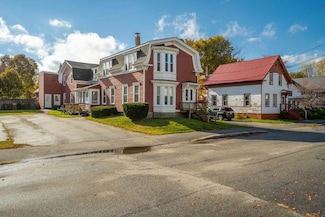 24 Dyer St, Saco, ME 04072