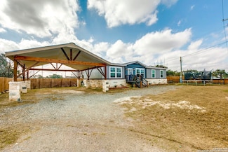 602 E Hunt St, Pleasanton, TX 78064