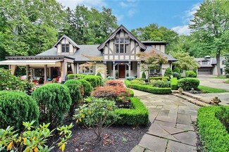 11908 Lakeshore Blvd, Bratenahl, OH 44108