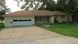 809 N 1st St, Groton, SD 57445