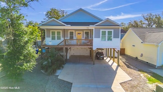 220 NE 54th St, Oak Island, NC 28465