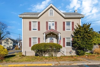 38 W Johnston St, Washington, NJ 07882
