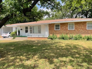 1906 N Pennsylvania Ave, Mangum, OK 73554