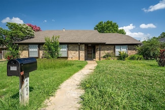 4404 Three Oaks Dr, Arlington, TX 76016