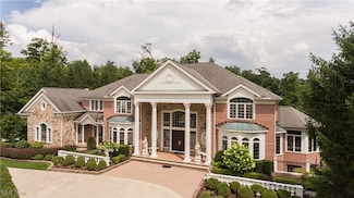 7321 Daisy Wood Ln, Gates Mills, OH 44040