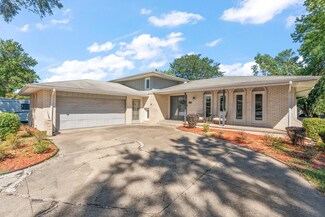 20 W Elizabeth Dr, Schererville, IN 46375