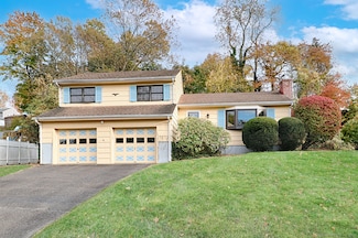 161 Brion Dr, Fairfield, CT 06825