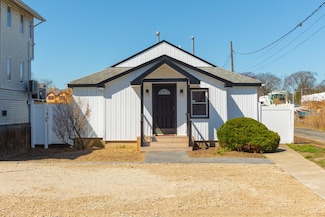 56 Riverdale Ave, Massapequa, NY 11758