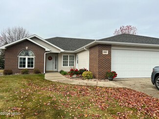 2001 Palisades Ln, Watertown, SD 57201