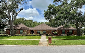 4405 Meadowwood Way, Tampa, FL 33618