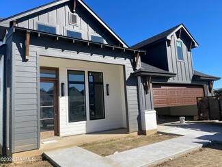 127 Lakes Edge Dr, Broussard, LA 70518