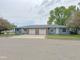 2017 Harmon Ave, Bismarck, ND 58501