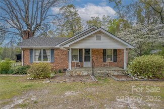 314 Henderson Rd, Tryon, NC 28782