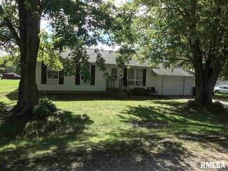 201 Buzzy Ln, Ipava, IL 61441