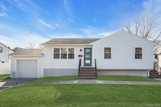 243 Lido Pkwy, Lindenhurst, NY 11757