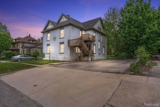 612 E 3rd St, Flint, MI 48503