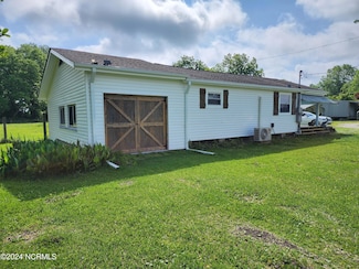 772 Belgrade Swansboro Rd, Stella, NC 28582