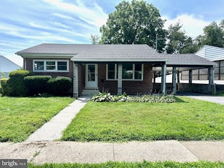5 William Penn Dr, Camp Hill, PA 17011