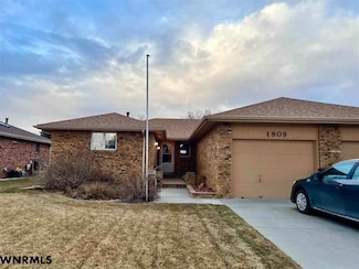 1809 E 32nd St, Scottsbluff, NE 69361