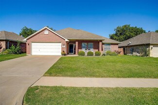 1016 Heberle Dr, Burleson, TX 76028