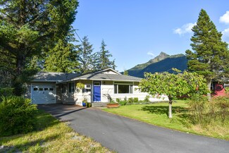 216 Lakeview Dr, Sitka, AK 99835