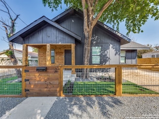 114 Edwards, San Antonio, TX 78204