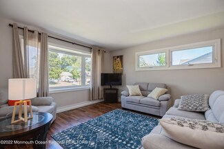 41 Holly Dr, West Deptford, NJ 08096