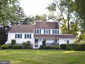 2038 Ivywood Ln, Villanova, PA 19085