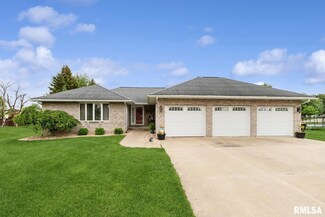 201 Maple Ln, Fulton, IL 61252
