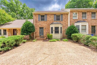 220 Woodcastle Dr, Florence, AL 35630