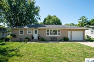 215 Capital Dr, Mankato, MN 56001