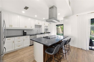 772 Reef Point Cir, Naples, FL 34108