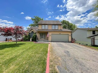 4098 Westover Dr, Crown Point, IN 46307